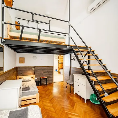 Location 2 Bedrooms - 2 Bathrooms