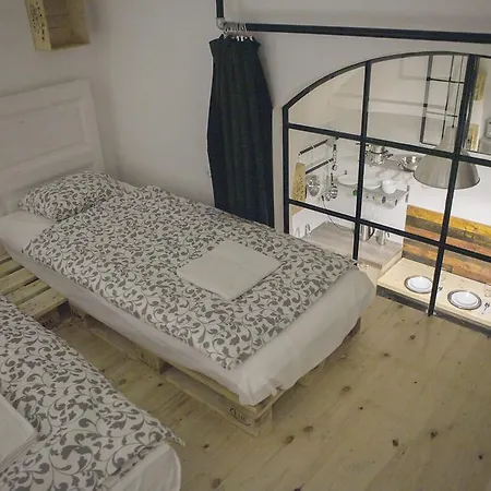 Location 2 Bedrooms - 2 Bathrooms