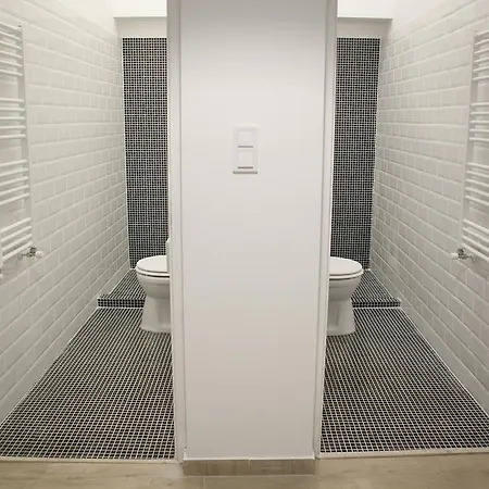 Location 2 Bedrooms - 2 Bathrooms