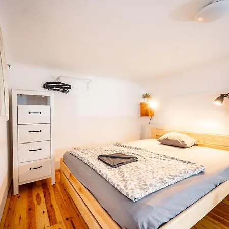 Location 2 Bedrooms - 2 Bathrooms * בודפשט