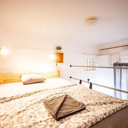 Location 2 Bedrooms - 2 Bathrooms בודפשט