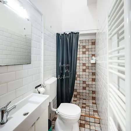Location 2 Bedrooms - 2 Bathrooms Lägenhet Budapest