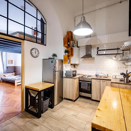 Location 2 Bedrooms - 2 Bathrooms