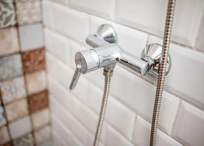 Location 2 Bedrooms - 2 Bathrooms