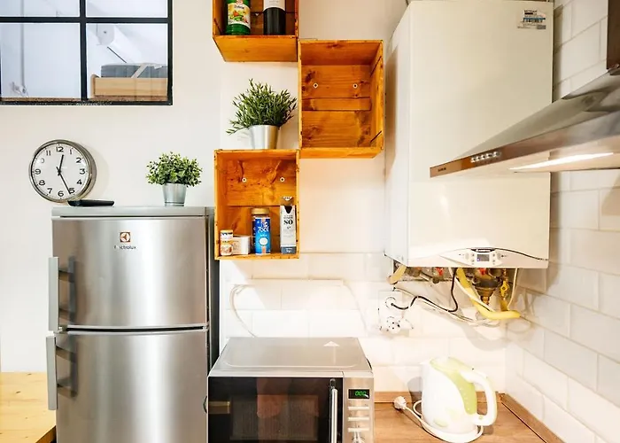 Location 2 Bedrooms - 2 Bathrooms *