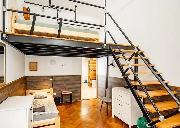 Location 2 Bedrooms - 2 Bathrooms