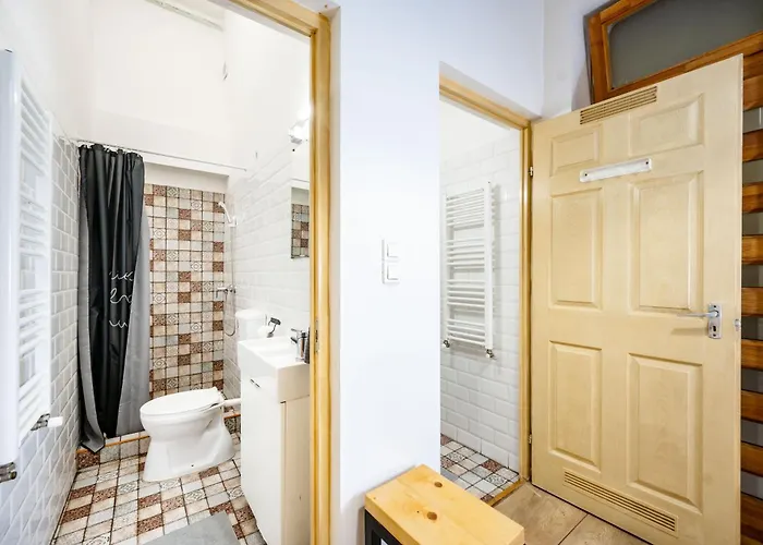 Location 2 Bedrooms - 2 Bathrooms Lejlighed