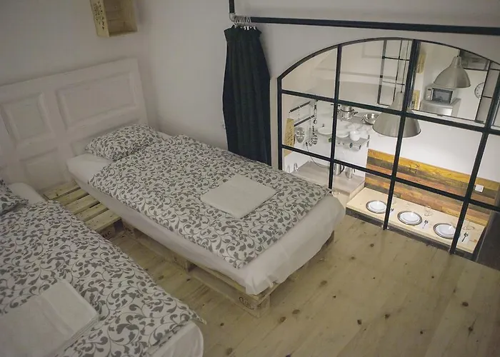 Location 2 Bedrooms - 2 Bathrooms