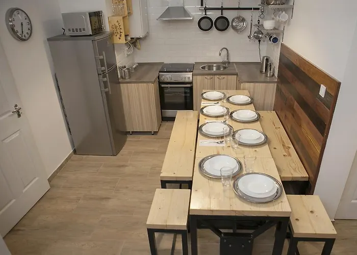 Location 2 Bedrooms - 2 Bathrooms *