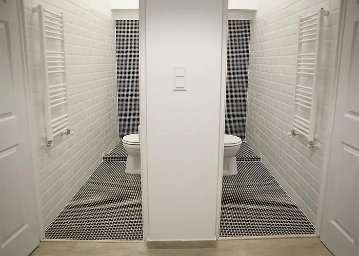 Location 2 Bedrooms - 2 Bathrooms