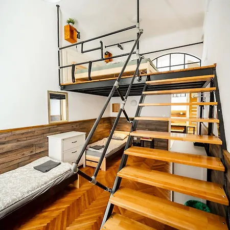 Location 2 Bedrooms - 2 Bathrooms 公寓