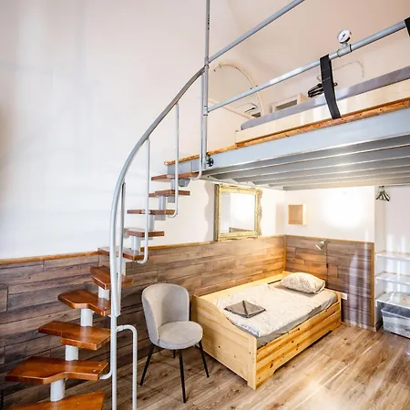 Location 2 Bedrooms - 2 Bathrooms 公寓 *