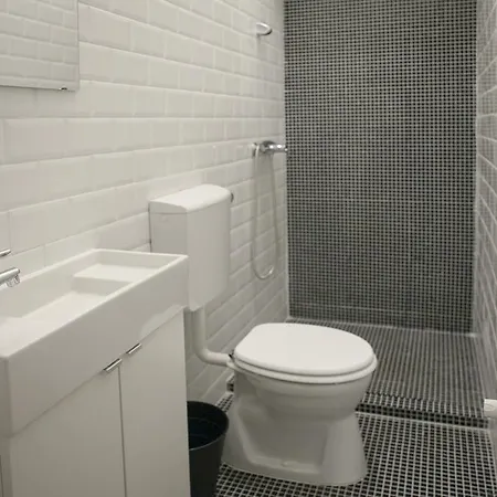 Location 2 Bedrooms - 2 Bathrooms 公寓