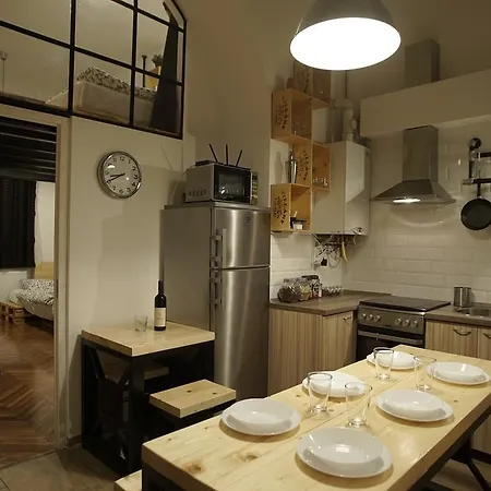 Location 2 Bedrooms - 2 Bathrooms 公寓 *