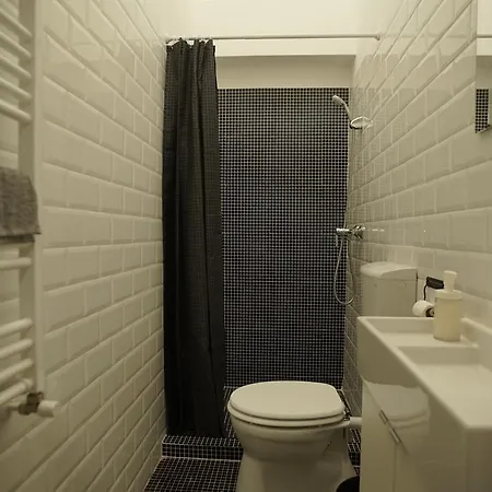 Location 2 Bedrooms - 2 Bathrooms 公寓 *