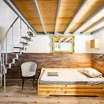 Location 2 Bedrooms - 2 Bathrooms