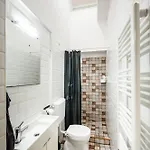 Location 2 Bedrooms - 2 Bathrooms Apartment Budapest