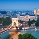Location 2 Bedrooms - 2 Bathrooms Apartment Budapest
