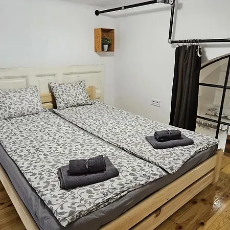 Location 2 Bedrooms - 2 Bathrooms *
